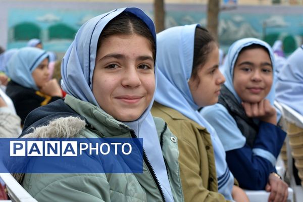 حضور خادمان رضوی در مدرسه قدر بهارستان‌دو