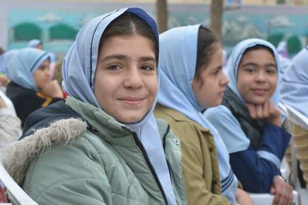 حضور خادمان رضوی در مدرسه قدر بهارستان‌دو