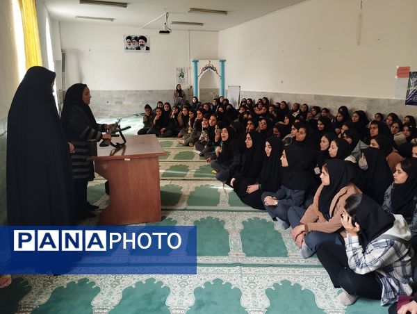 آموزش آمادگی دفاعی در سطح مدارس شهر آشخانه