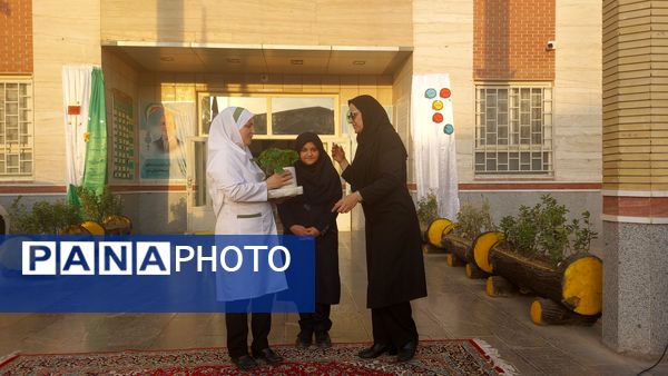 روز پرستار روز مهر و فداکاری در مدرسه هوشیار ناحیه ۱ مشهد مقدس 