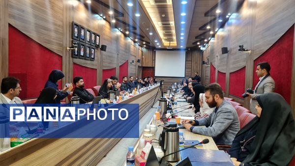 جلسه هم‌اندیشی حوزه روابط عمومی‌های شهرستان‌های استان تهران با حضور دانش‌آموز خبرنگاران پانا 