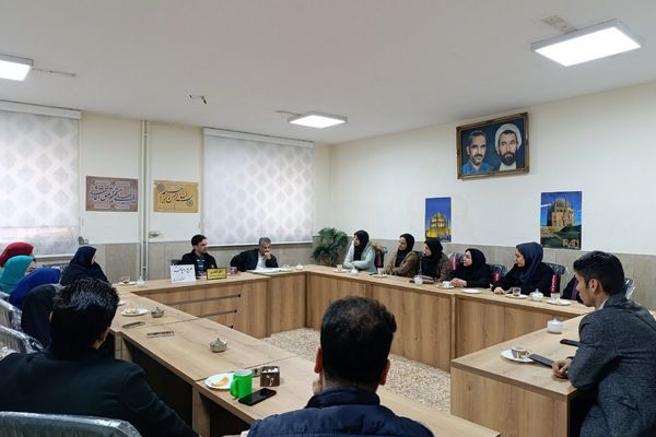  جلسه شورای معلمان دبستان شهید رجایی با محوریت طرح «رهیافت»