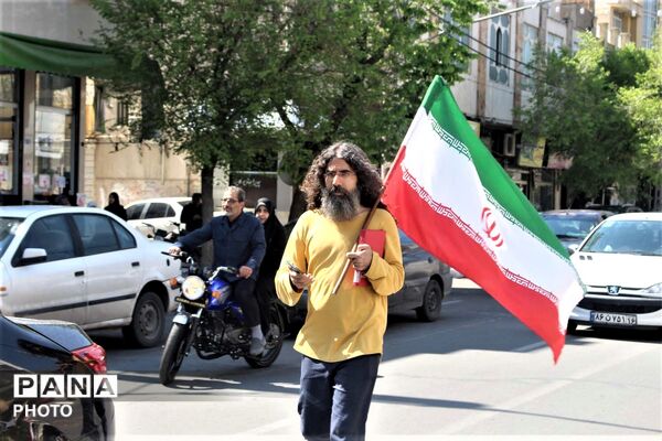 آیین تشییع پیکر دانش‌آموز شهید «سید محمد حسینی مقدم»