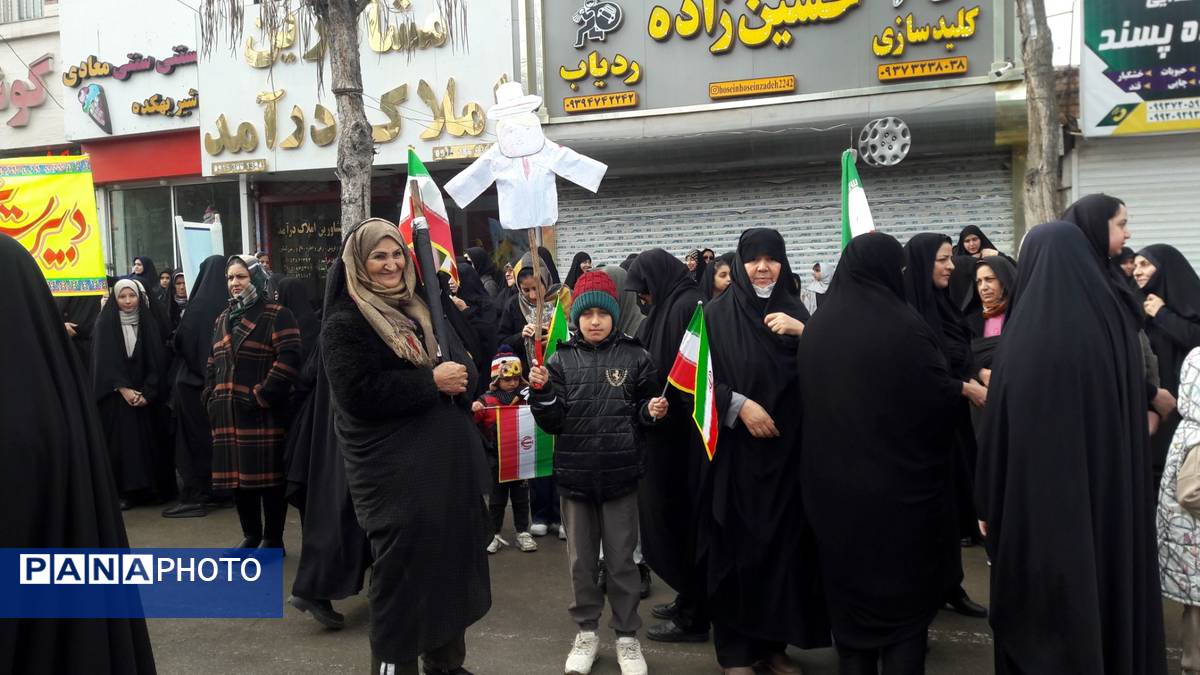 گلستانی از غرور در سملقان؛ موج حضور مردم در جشن انقلاب