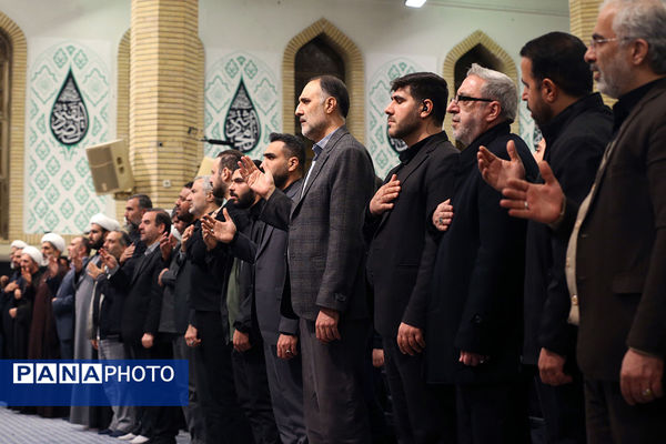 اولین شب مراسم عزاداری حضرت فاطمه‌زهرا سلام‌الله‌علیها در حسینیه امام خمینی(ره)