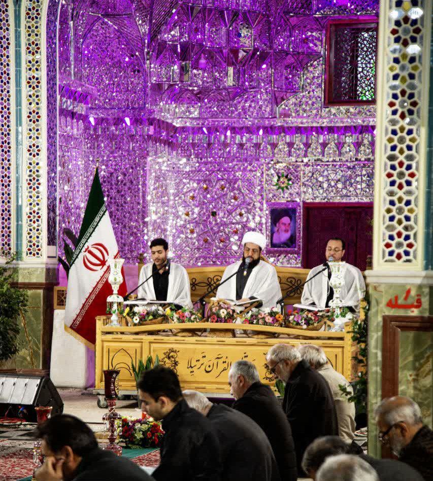 آیین ملی جزء خوانی سحرگاهی قرآن کریم در حرم مطهر حضرت محمد هلال بن علی(ع) 