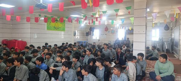 شادی دانش‌آموزان راه ایمان قلعه‌گنج در جشن ولادت حضرت علی‌اکبر(ع)