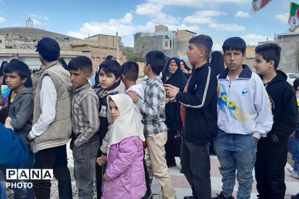 لبخندهای کودکانه زیر پرچم سبز رضوی