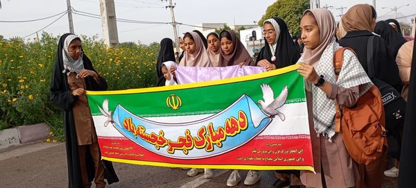 راهپیمایی باشکوه ۲۲ بهمن در فین؛ جلوه‌ای از حضور پرشور مردم
