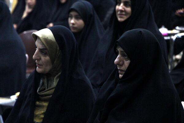 تجلیل از خیرین و فعالان کمک به جبهه مقاومت در دفتر امام جمعه یزد