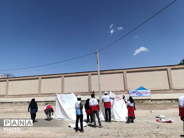 استقرار اردوگاه اضطراری توسط تیم دادرس پیشرفته هلال‌احمر