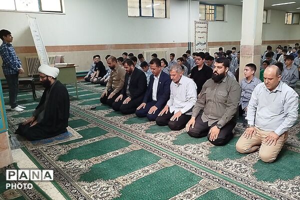 نواخته شدن زنگ بندگی در یک مهر در دبیرستان شهیدان پودینه و شریعتی