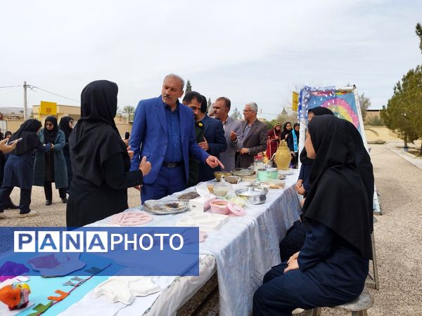 جشن مدرسه‌ای «ایرانمون» در مدرسه شهدای میانشهر