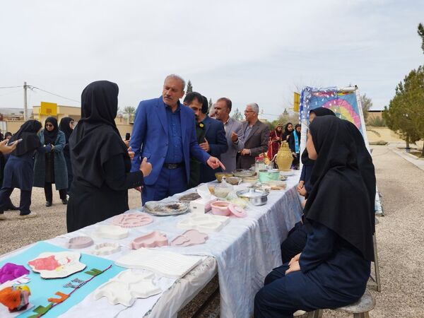 جشن مدرسه‌ای «ایرانمون» در مدرسه شهدای میانشهر