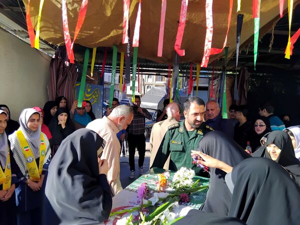 دبیرستان نجم میزبان پیکر یک شهید گمنام شد