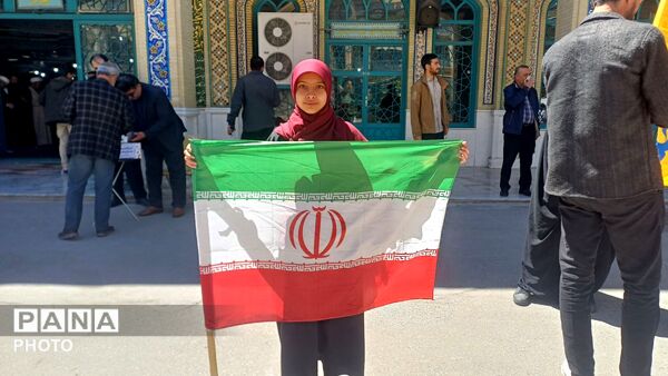 حماسه‌ حضور در شهرکرد؛ از صفوفِ نماز تا غرفه‌هایِ خدمت
