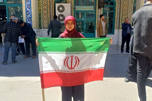 حماسه‌ حضور در شهرکرد؛ از صفوفِ نماز تا غرفه‌هایِ خدمت