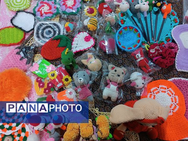 برپایی بازارچه کسب و کار دانش‌آموزی مدرسه توسلی بهاباد