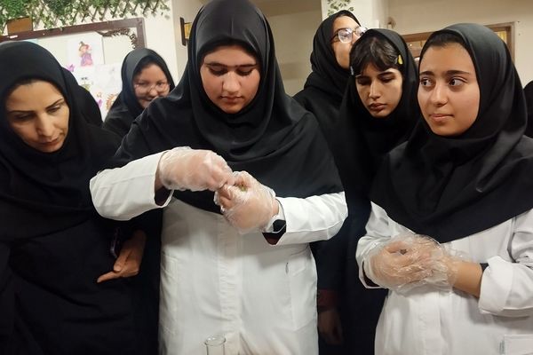 گرامیداشت روز آزمایشگاه در مدارس کهریزک 
