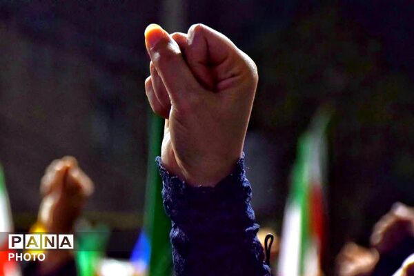 شب‌های همدلی در امامزاده اسماعیل شهریار؛ حضور پرشور مردم در دل شب