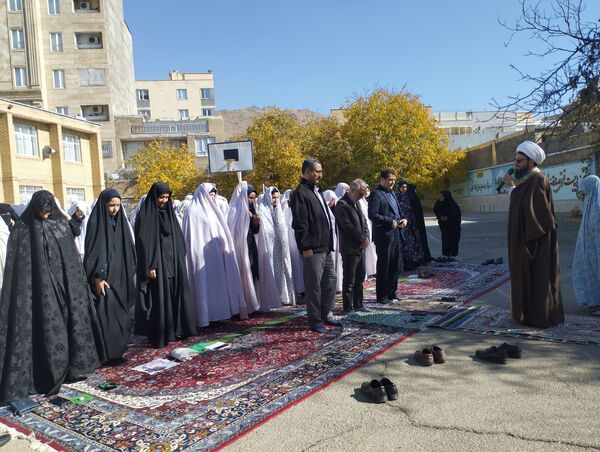 سجده‌ای برای آبادی