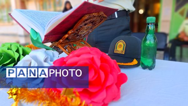 مراسم تجلیل از پرسنل زحمتکش  نیروی‌انتظامی در دبیرستان حضرت‌زینب(س) شهرستان لنده 