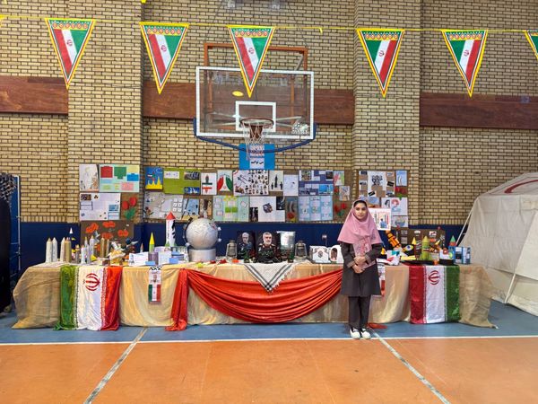 بازدید دبیر قرارگاه عدالت تربیتی از نمایشگاه «ایرانمون» در بوشهر