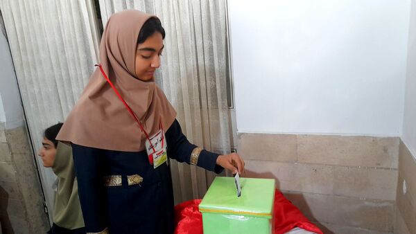 انتخابات شورای دانش آموزی در دبیرستان نورالهدی