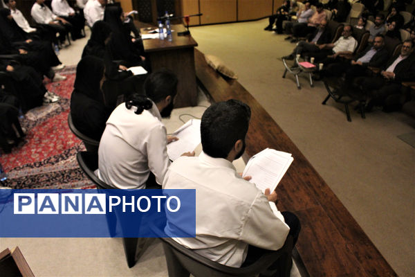 کارگاه نمایشنامه خوانی و نقد فیلم دفاع مقدس در قم