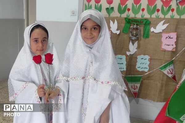 شروع سال تحصیلی با یاد شهیدان، دبستان فرزانگان شهرستان رباط‌کریم