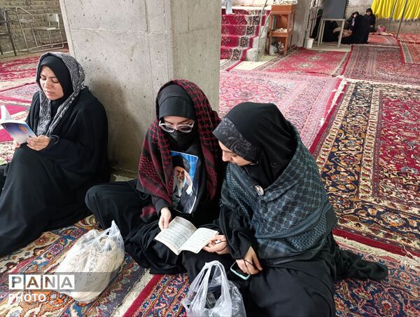 مراسم قرائت زیارت عاشورا در مسجد جامع