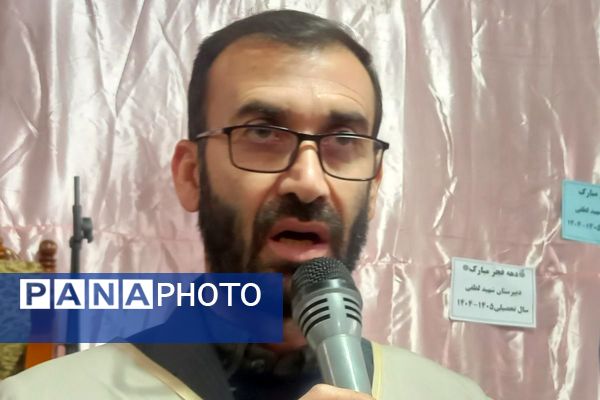 مدرسه شهید لطفی بهارستان‌دو میزبان جشن دهه فجر 