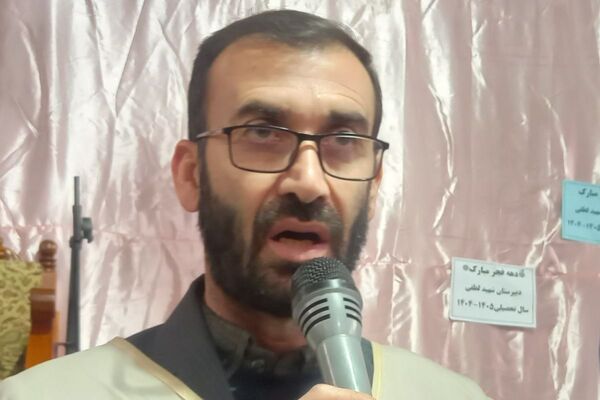 مدرسه شهید لطفی بهارستان‌دو میزبان جشن دهه فجر 