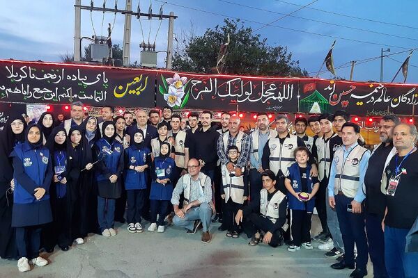 خدمت‌رسانی دانش‌آموزان در موکب «عشاق‌الحسین(ع)» سازمان دانش آموزی شهرستانهای تهران