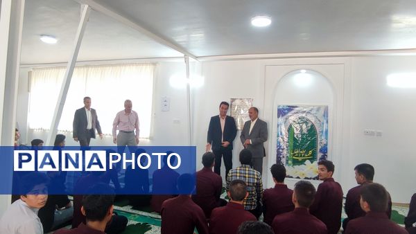 نواخته شدن زنگ نماز در دبیرستان نمونه آیت الله خامنه‌ای کاشمر 