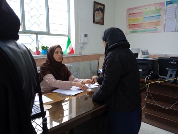 اعلام نتایج امتحانات نوبت اول دبیرستان عزت طلایی به والدین دانش آموزان 