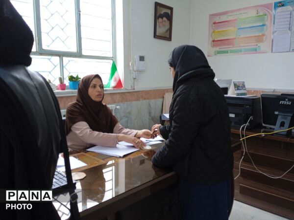 اعلام نتایج امتحانات نوبت اول دبیرستان عزت طلایی به والدین دانش آموزان 