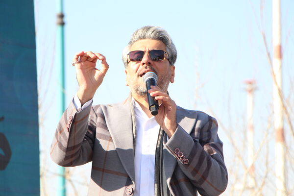 آیین اهتزار‌ و‌ احترام به پرچم مقدس‌جمهوری‌ اسلامی در یزد