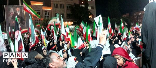  اجتماع پر شور مردم به همراه زنجیر زنی در بلوار فضل