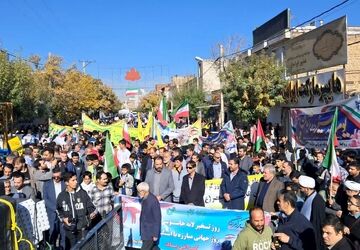 راهپیمایی بزرگ ۱۳ آبان در شازند؛ حضور گسترده مردم و دانش‌آموزان در حمایت از آرمان‌های انقلاب