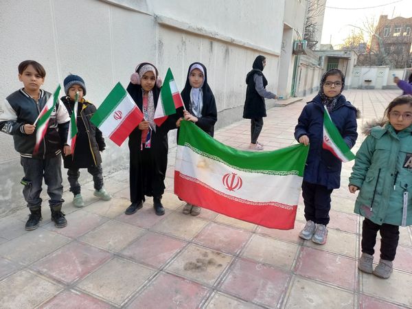 پیاده‌روی و بازی‌های محلی اعضای پایگاه پنج تن 