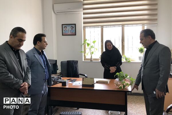 بازدید و عرض تبریک مدیر آموزش و پرورش ناحیه دو شهرری از کارکنان اداری
