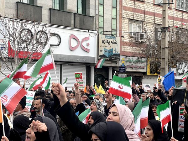 حضور پرشور مردم در راهپیمایی ۲۲ بهمن هشتگرد