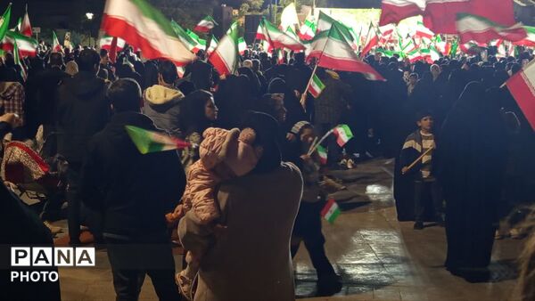 قاب هایی از حضور مردم در تجمعات انقلابی محله آزادشهر یزد