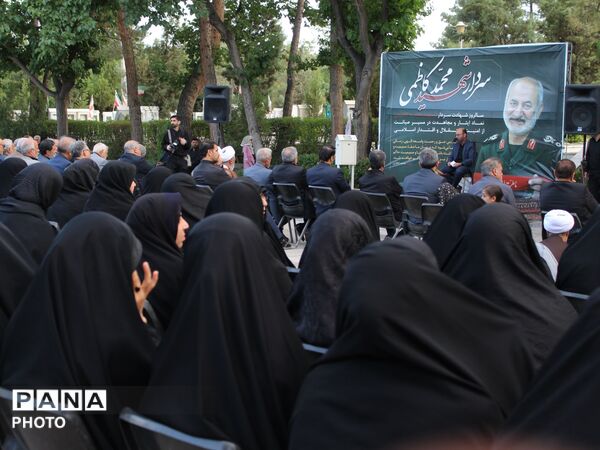 وزیر آموزش و پرورش در اولین سالگرد شهید محمد کاظمی در بهشت رضای مشهد