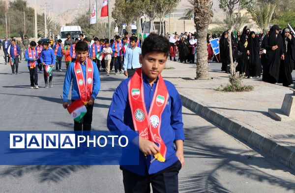 حضور حماسی مردم انقلابی بندرخمیر در راهپیمایی ۲۲ بهمن