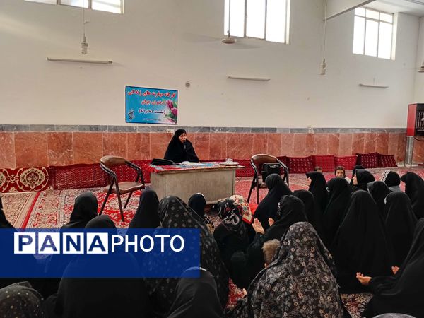  کارگاه مهارت های زندگی ویژه دختران جوان در خلیل آباد