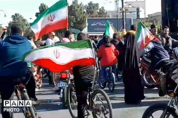 رژه دوچرخه سواران نوجوان به یاد شهدای جنگ تحمیلی سوم 