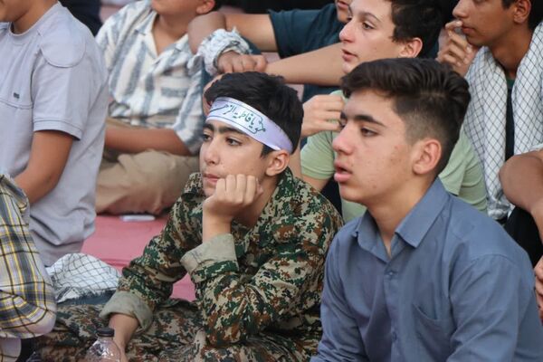 پویندگان پسر دوره ولایت (ایرانیوم ) در گلستان شهدای اصفهان 