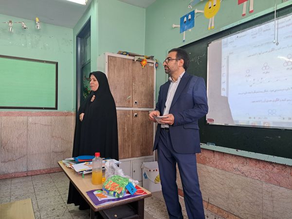 توانمندسازی نومعلمان ملارد در راستای طرح شهید همت در دبستان حضرت صدیقه(س)